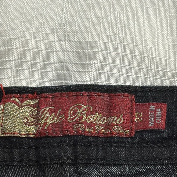 (T6) Vintage Apple Bottoms jeans with silver embroidery from the 2000s. Size 22. - Picture 7 of 14